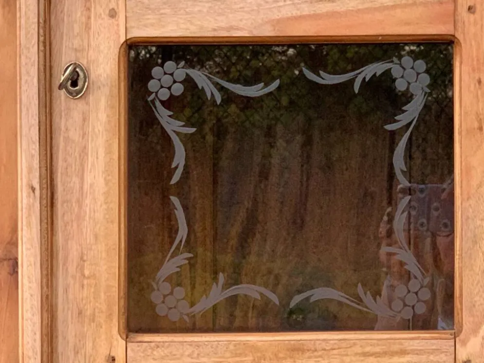Armoire parisienne en bois brut et vitres gravées 1920