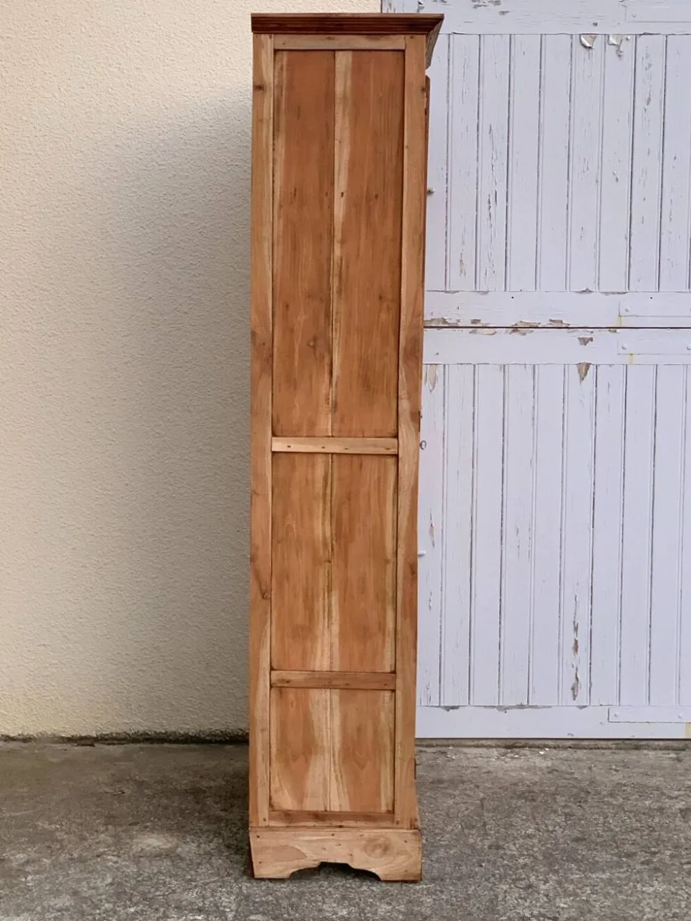Armoire parisienne en bois brut et vitres gravées 1920