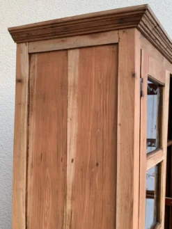 Armoire parisienne en bois brut et vitres gravées 1920