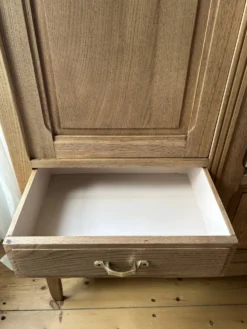 Armoire Parisienne en chêne brut