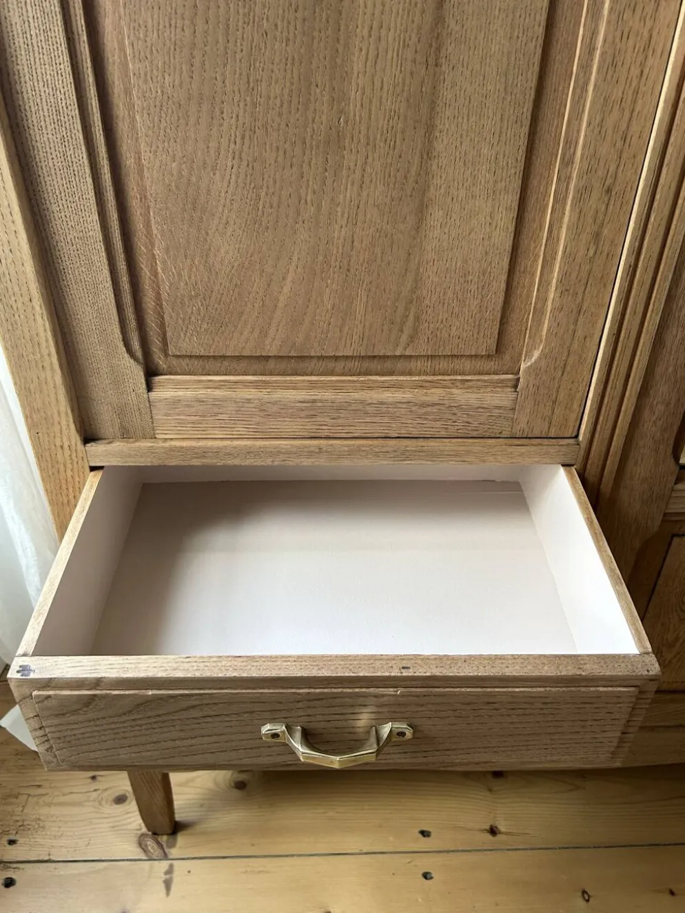 Armoire Parisienne en chêne brut