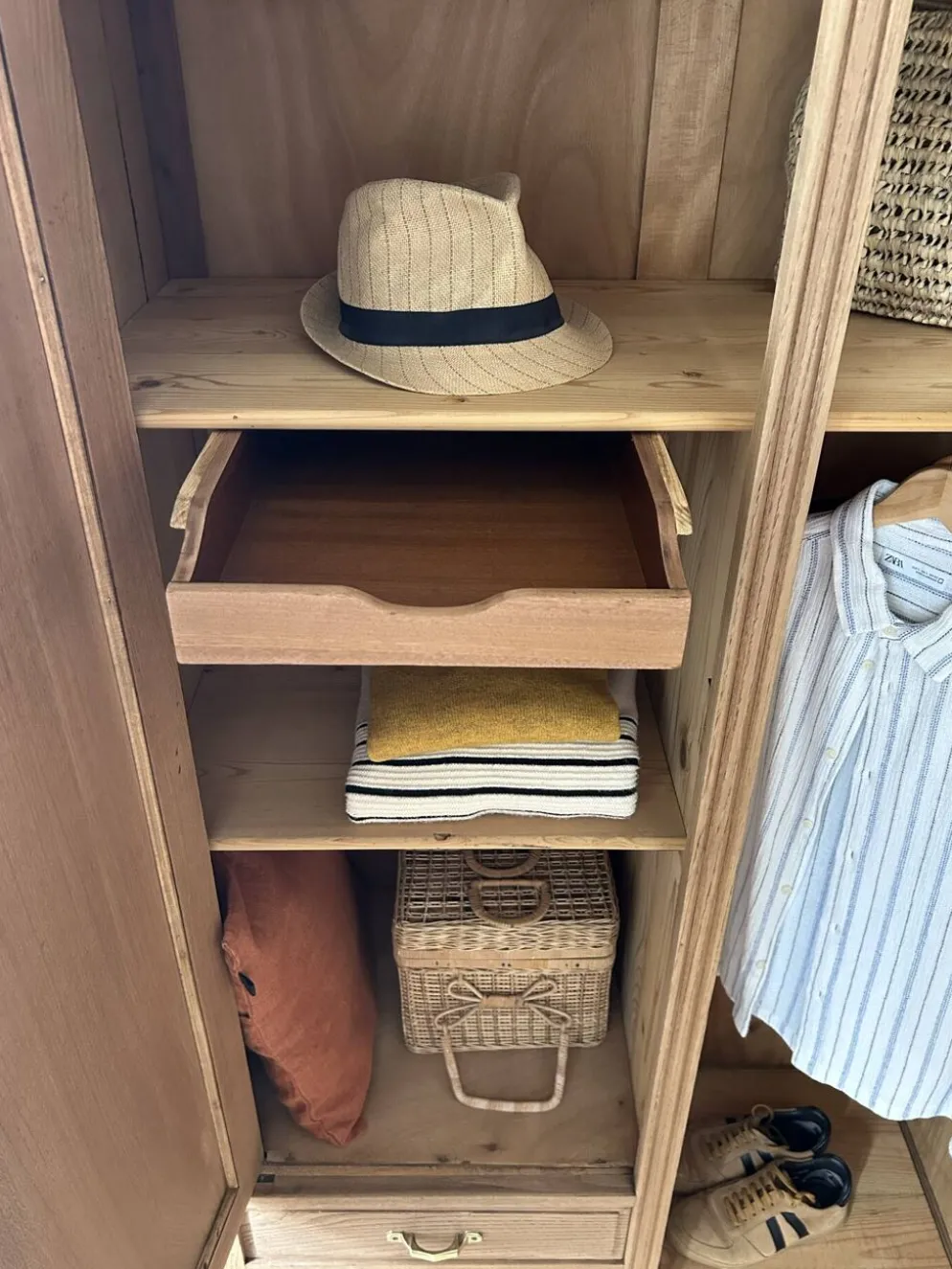 Armoire Parisienne en chêne brut