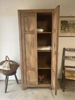 Armoire parisienne en chêne massif