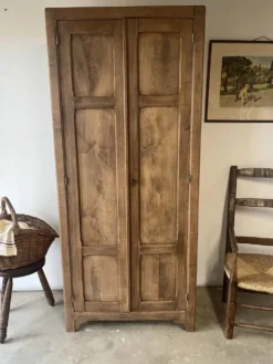Armoire parisienne en chêne massif