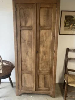 Armoire parisienne en chêne massif
