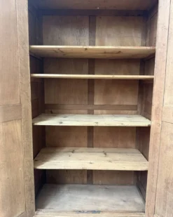 Armoire parisienne en chêne, rénovée