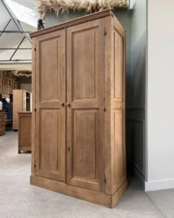 Armoire parisienne en chêne, rénovée