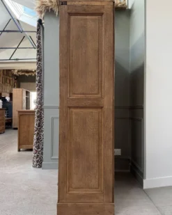 Armoire parisienne en chêne, rénovée