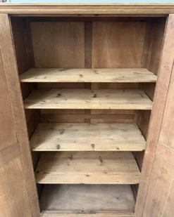 Armoire parisienne en chêne, rénovée