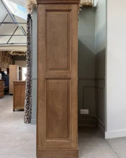 Armoire parisienne en chêne, rénovée