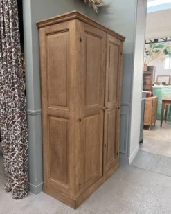 Armoire parisienne en chêne, rénovée