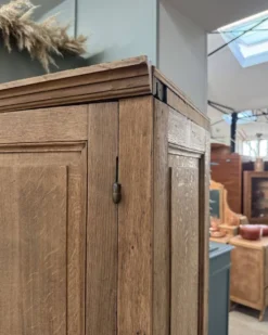 Armoire parisienne en chêne, rénovée