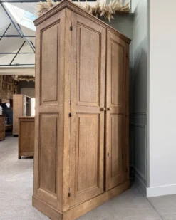 Armoire parisienne en chêne, rénovée