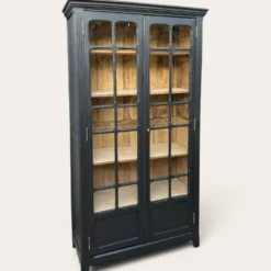 Armoire parisienne noire vitrée rénovée
