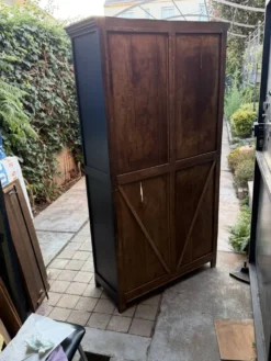 Armoire parisienne noire vitrée rénovée