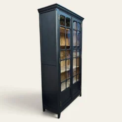 Armoire parisienne noire vitrée rénovée