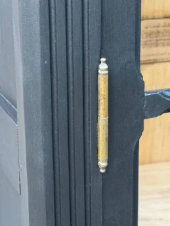 Armoire parisienne noire vitrée rénovée