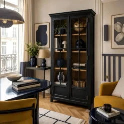 Armoire parisienne noire vitrée rénovée
