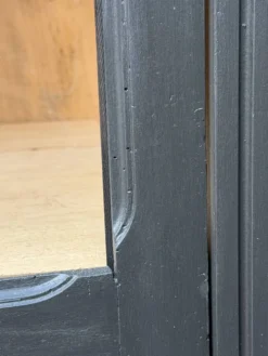 Armoire parisienne noire vitrée rénovée