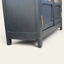Armoire parisienne noire vitrée rénovée
