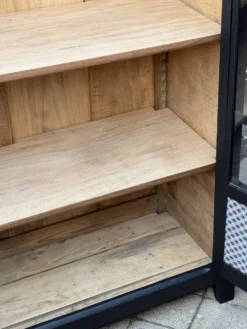 Armoire parisienne noire vitrée rénovée