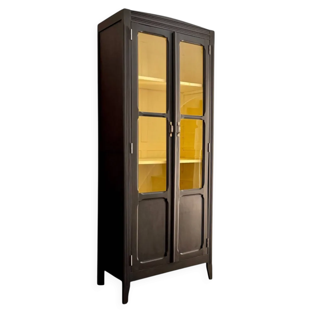 Armoire parisienne rénovée, finition Farrow & Ball