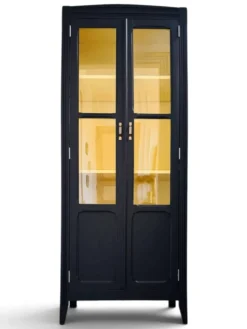 Armoire parisienne rénovée, finition Farrow & Ball