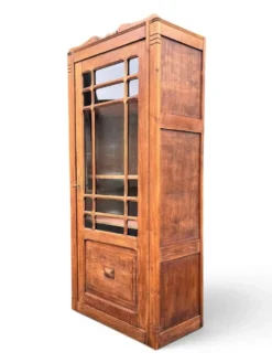 Armoire parisienne rénovée, petit format