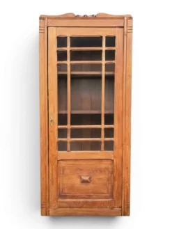 Armoire parisienne rénovée, petit format