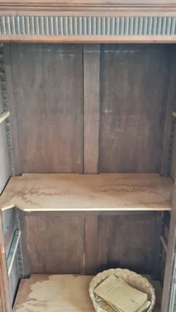 Armoire parisienne vitrée