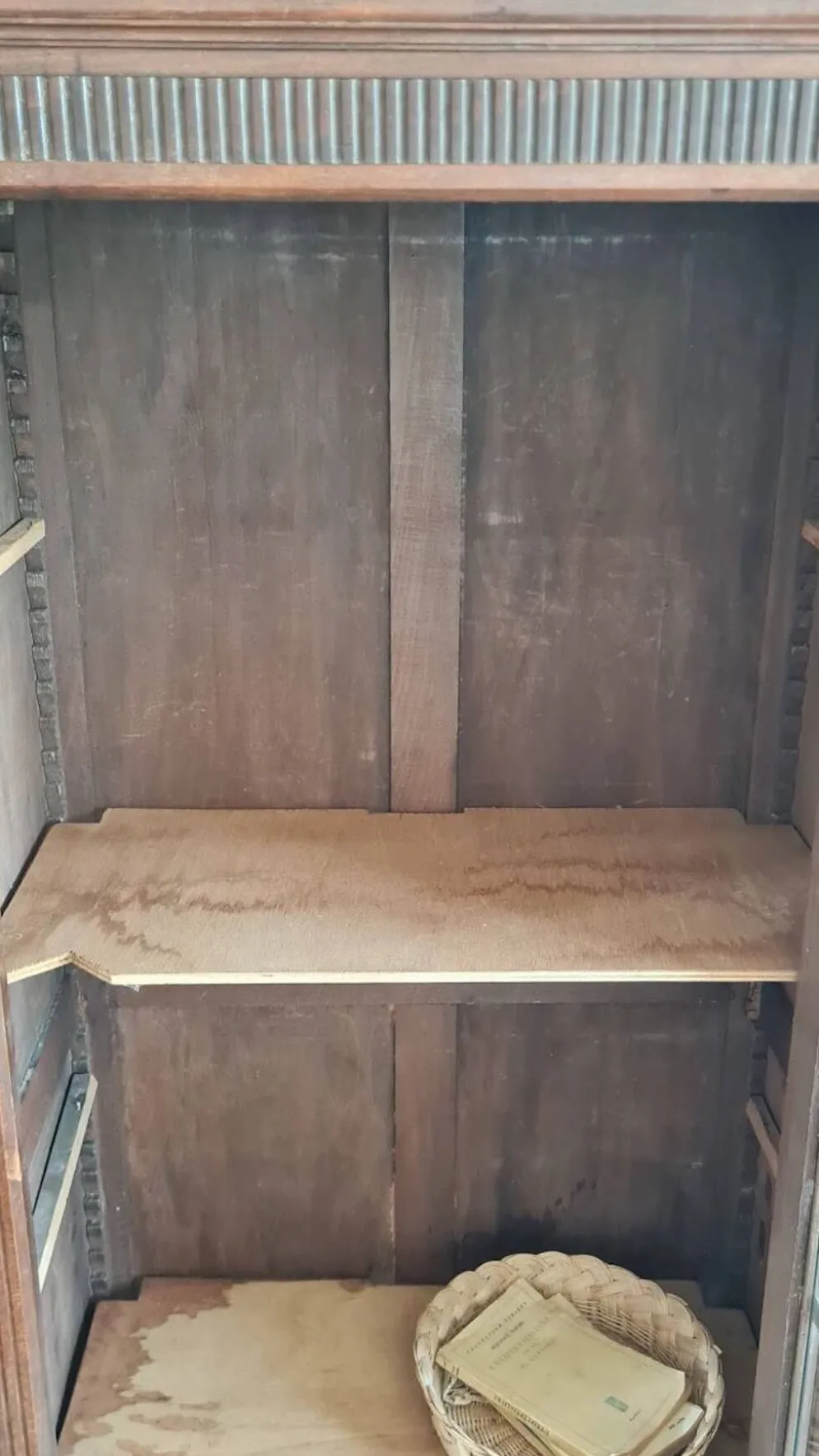 Armoire parisienne vitrée