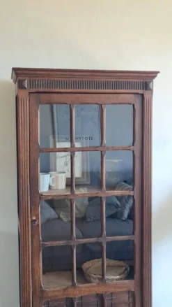 Armoire parisienne vitrée