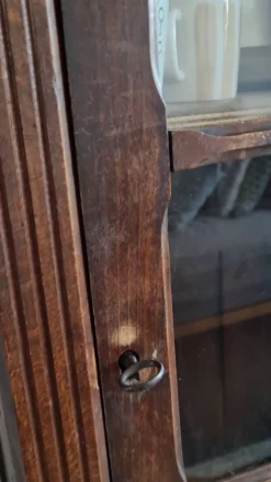 Armoire parisienne vitrée