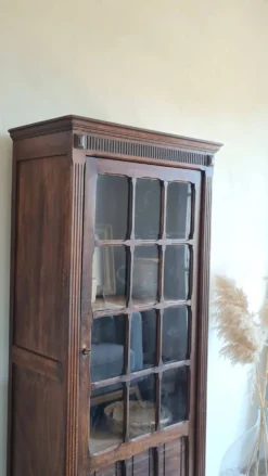 Armoire parisienne vitrée