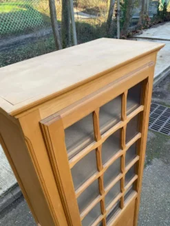 Armoire parisienne vitrée en bois clair 1960