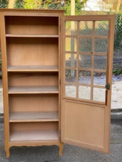 Armoire parisienne vitrée en bois clair 1960