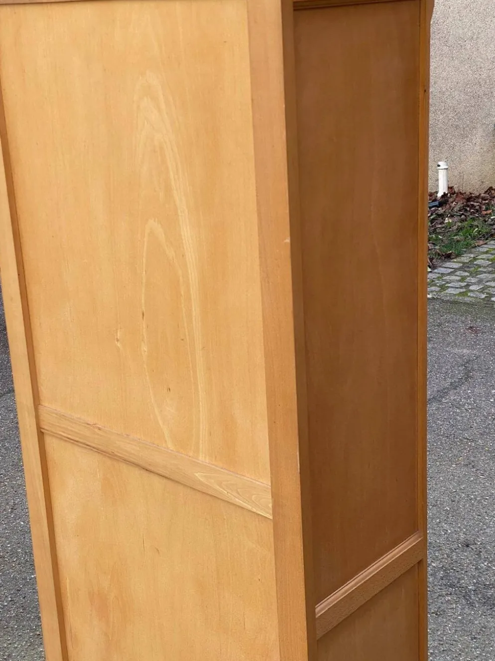 Armoire parisienne vitrée en bois clair 1960