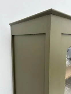 Armoire parisienne vitrine
