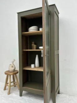 Armoire parisienne vitrine