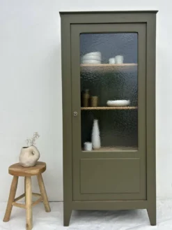 Armoire parisienne vitrine