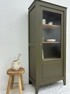 Armoire parisienne vitrine