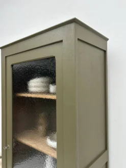 Armoire parisienne vitrine