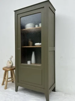 Armoire parisienne vitrine