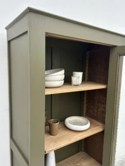 Armoire parisienne vitrine