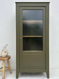 Armoire parisienne vitrine