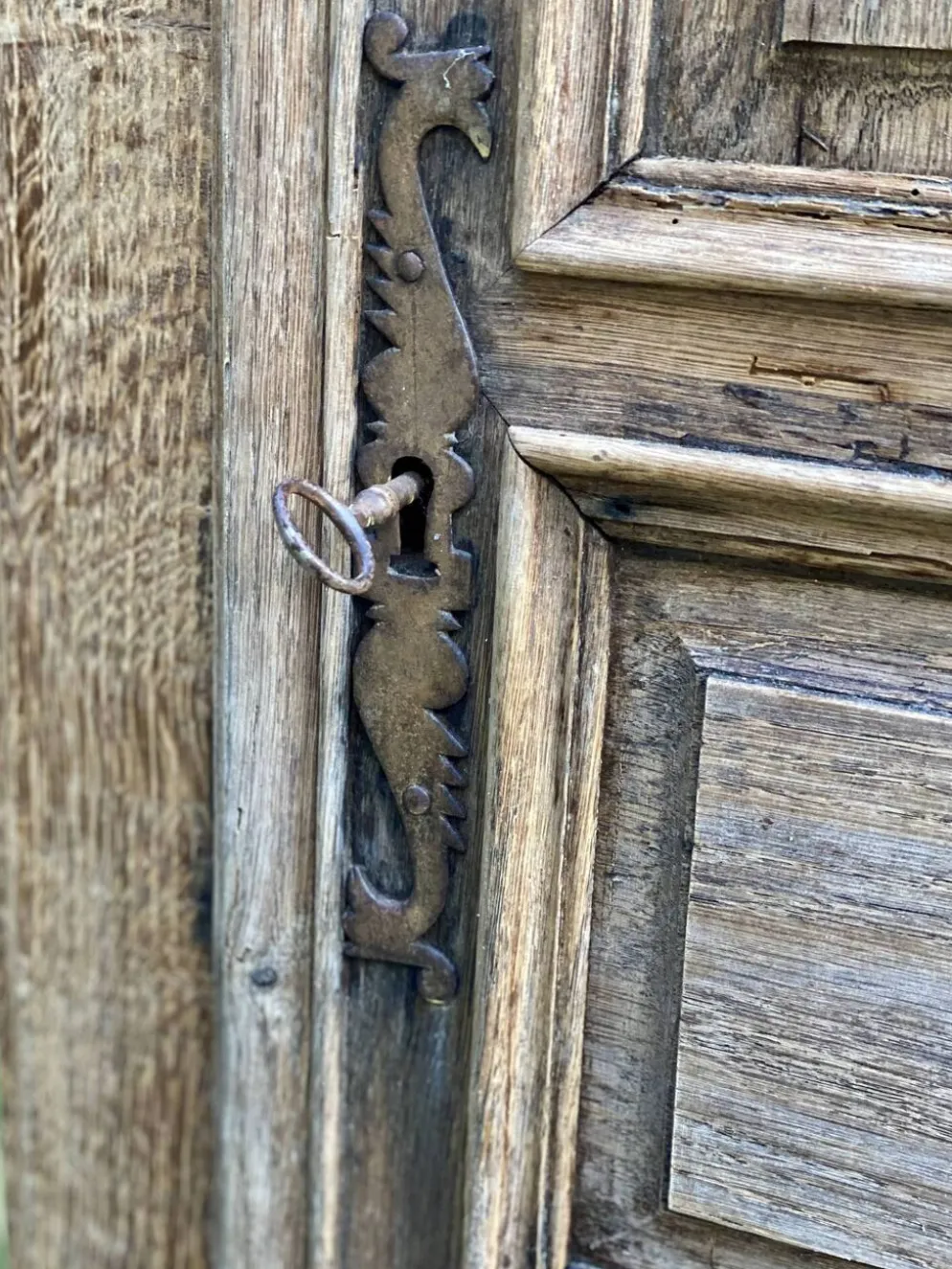 Armoire parisienne XVIIIé à 1 porte bonnetière bois brut