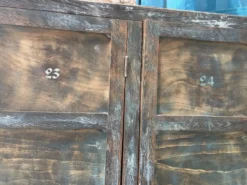 Armoire patinée vintage