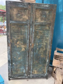 Armoire patinée vintage