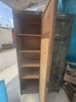 Armoire patinée vintage