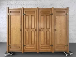 Armoire penderie années 60 par Guillerme et Chambron pour votre Maison